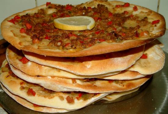 Turkse pizza (lahmacun) recept