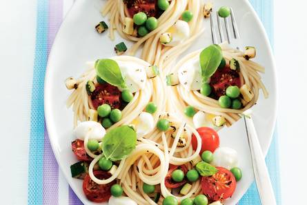 Spaghetti met tuinerwten en mozzarella