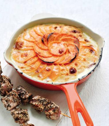 Recept 'souvlaki met gratin van zoete aardappel en wortel'