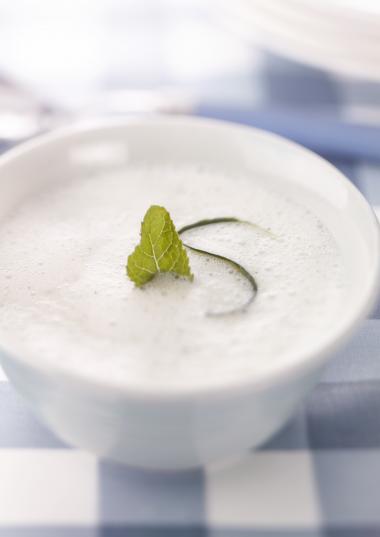 Recept 'yoghurt-komkommersoep met munt'