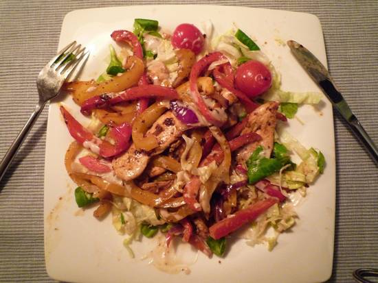 Mediterrane salade met geroosterde kip recept