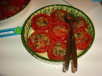 Geroosterde tomaten met knoflook en basilicum uit de oven ...