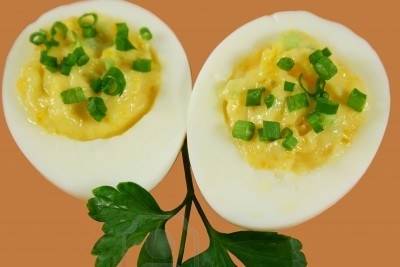 Gevulde eieren met zalm recept