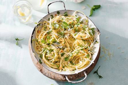 Spaghetti aglio olio met verse kruiden