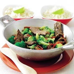 Roergebakken broccoli met biefstuk en rode peper recept ...