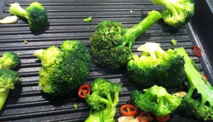 Geroosterde broccoli met chilipeper en knoflook recept