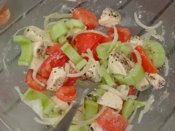 Komkommer-tomaat salade recept