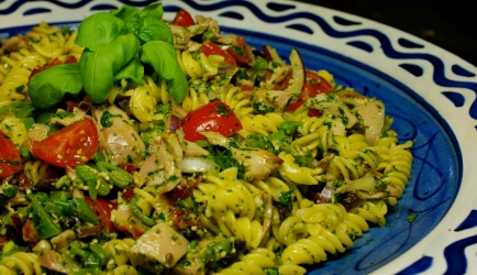 Glutenvrije pasta salade met kip recept