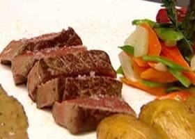 Steak au poivre met lentegroentjes en krielaardappeltjes