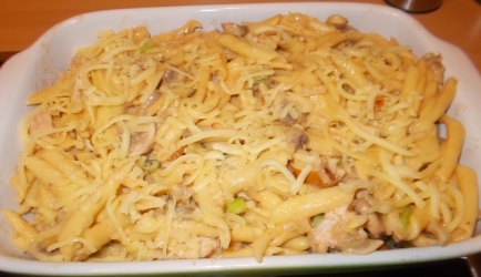 Mac and cheese  macaroni met kipreepjes kaas champignons a la ...