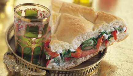 Turkse sandwich met tzatziki en gebraden gehakt recept ...
