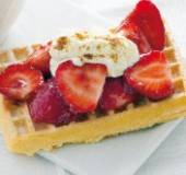 Toastwafels met aardbeien en crème fraîche recept