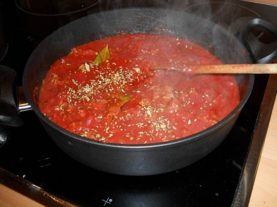 Spaghetti met bolognesesaus met gedroogde tomaten recept ...