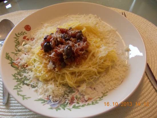 Spaghetti all`isolana met tomaten olijven en kappertjes recept ...