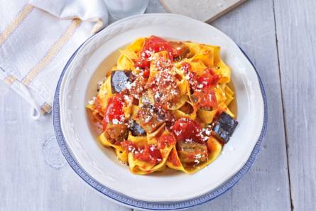 Gino d'acampos pasta met aubergine en tomaten-knoflooksaus ...