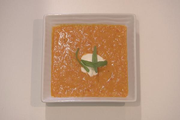 Tomaat-paprikasoep met parelcouscous en soepstengels