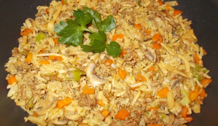 Aziatisch rijstpannetje met gehakt en veel groenten recept ...