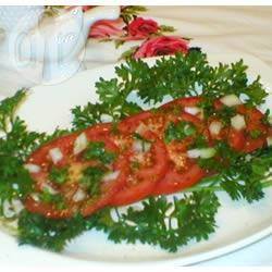 Tomatensalade met limoen en chiliolie recept