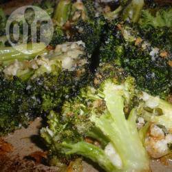 Geroosterde paarse broccoli met parmezaanse kaas en knoflook ...
