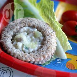 Mini-broodjes met salade voor kinderen recept