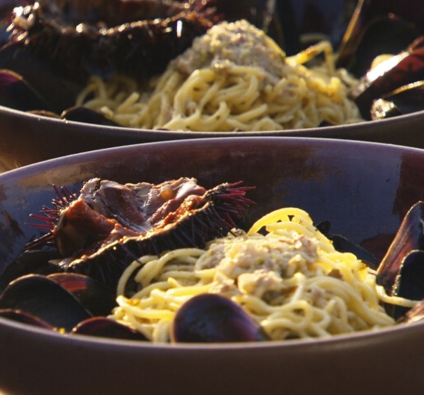 Recept 'pasta met mosselen, pistache en zee-egel'