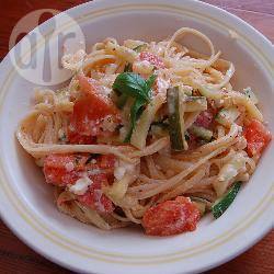 Spaghetti met courgette, tomaat en feta recept