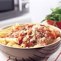 Pasta met pittige tomatensaus recept