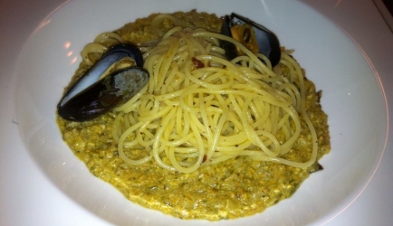 Spaghetti met olie en een crème van mosselen. (soaghetti aglio olio ...