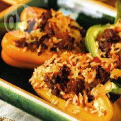 Gevulde paprika's met rijst en saucijzenvlees recept