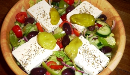 Griekse boerensalade met ijsbergsla recept