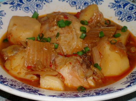 Spicy kimchi stoofpot met aardappelen recept