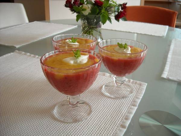 Aardbeien en perzikenmousse met mascarpone recept