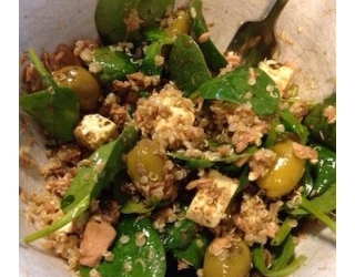 Tonijn-quinoa salade met spinazie recept