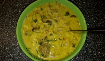 Romig thaise kruiden soepje met kip en kokosmelk recept ...