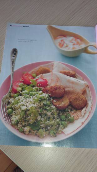 Tabouleh met falafel en spicy yoghurtsaus recept
