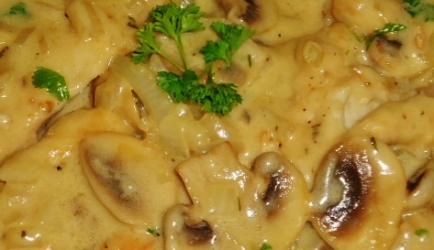 Kipfilet met champignons en mosterdsaus recept