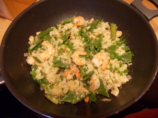 Romige risotto met garnalen, groene asperges en peultjes ...