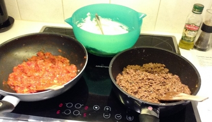 Lasagne met ricotta en tomaten-gehaktsaus recept