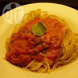 Tomaten pastasaus met basilicum en mozzarella recept