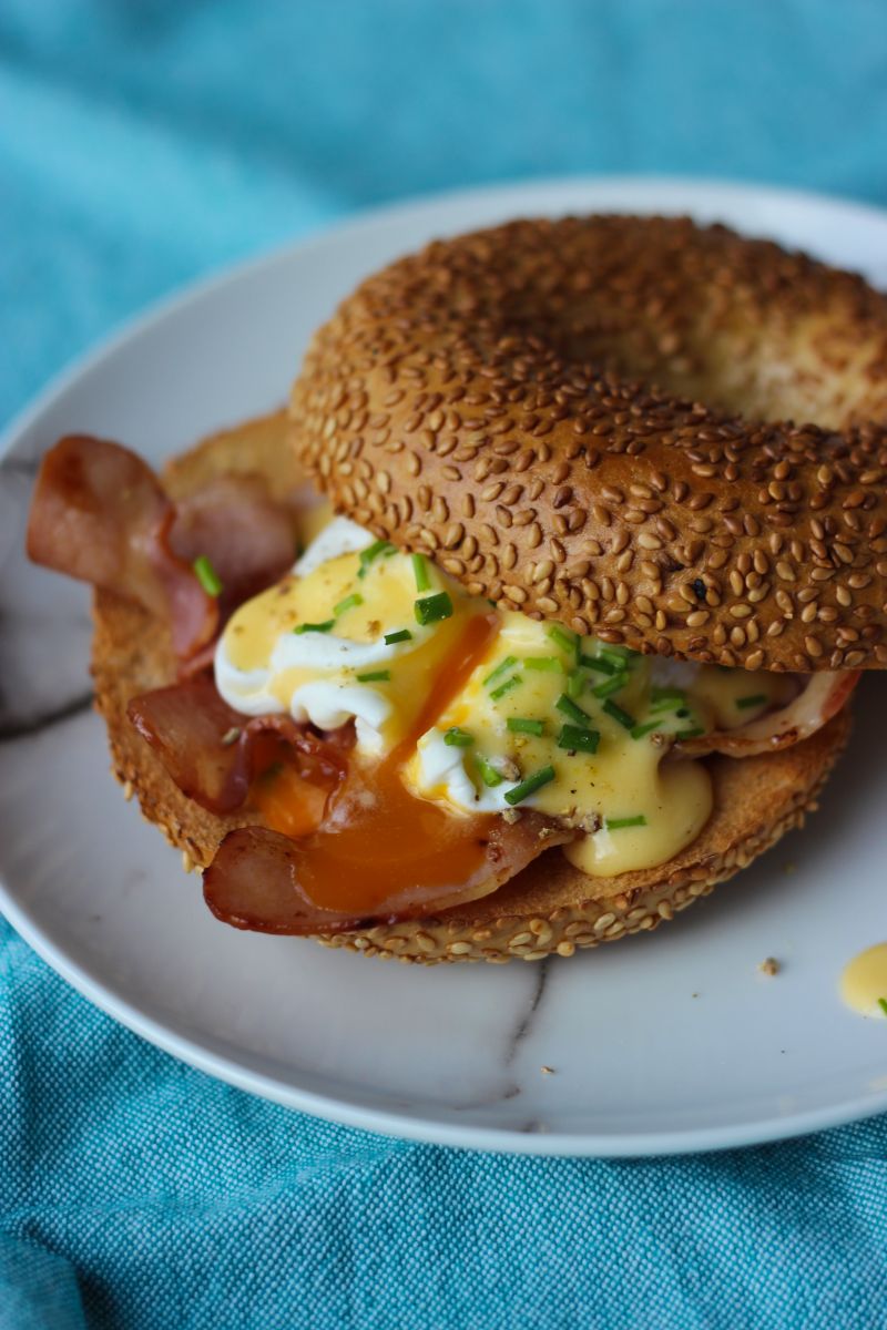 Recept 'ontbijtbagel met eggs benedict'