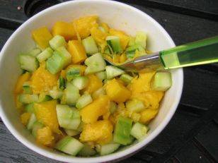 Komkommer-mangosalade recept