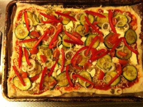 Heerlijke zomerse plaatpizza met een boel lekkers recept ...