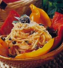Gevulde paprika's met kruiden en pasta. recept