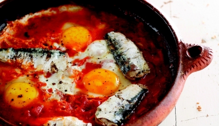 Sardientjes met tomaat en eieren recept