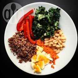 Powersalade met quinoa en boerenkool recept