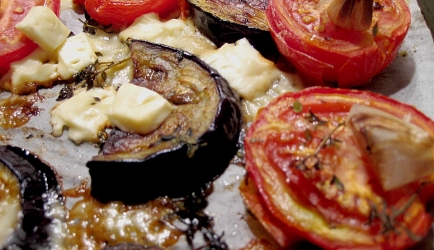 Geroosterde tomaten met feta en aubergine recept