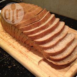 Licht bruinbrood uit de broodbakmachine recept