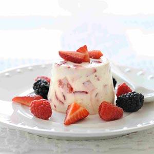 Yoghurt panna cotta met fruit recept