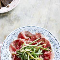 Carpaccio van rookvlees met boontjessalade recept