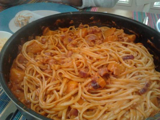 Linguine (pasta) met pompoen en spekblokjes recept